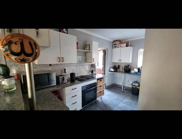 3 BEDROOM TOWNHOUSE FOR SALE IN ELDORAIGNE
